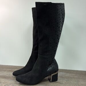 NEW DKNY AURA Women’s Faux Suede Block Logo Heel Boots 9.5